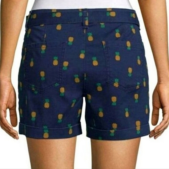 St. John's Bay Pineapple Cuffed Chino Shorts Sz4 - Picture 2 of 6
